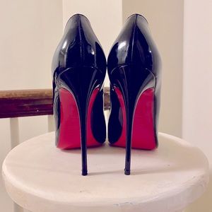 🎉 HOST PICK! 🎉 Christian Louboutin So Kate Black Pumps.